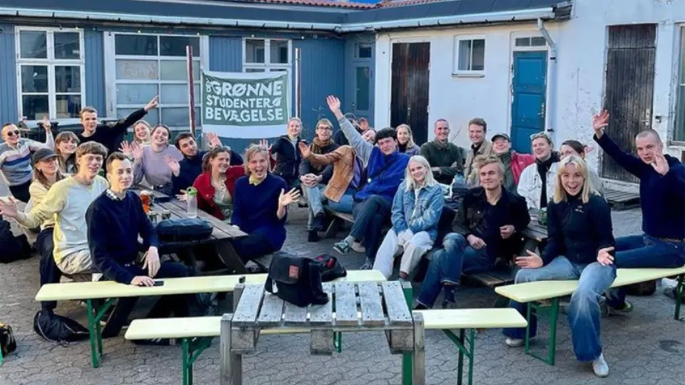Building resilient community in the face of failing climate policy People Community