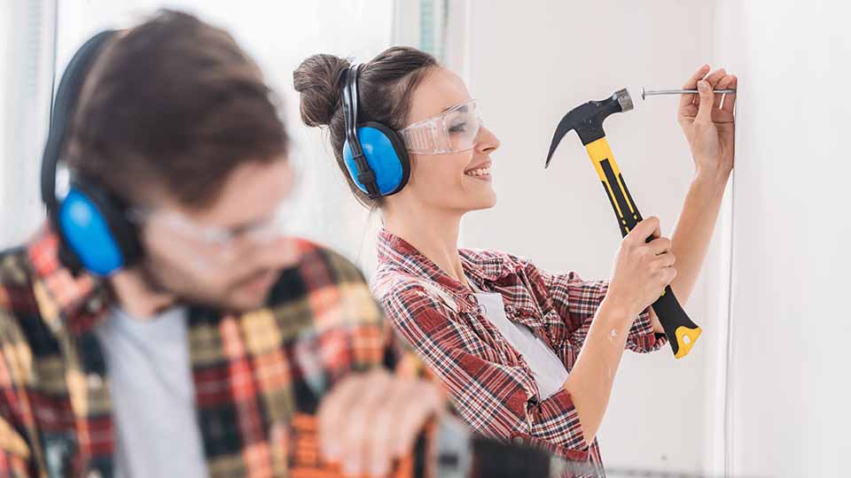 Ministerrådet - Personer med hammer og boremaskine Ministerrådet - Personer med hammer og boremaskine