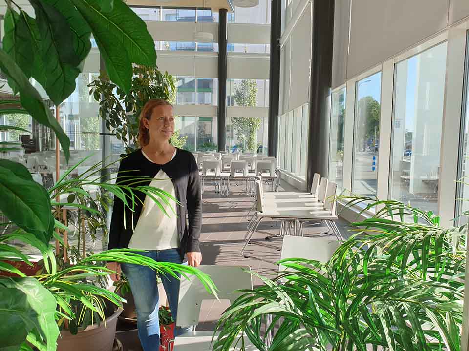Examenshandleraren Henriette Eriksson hanterar flera hundra olika utvecklingsplaner.