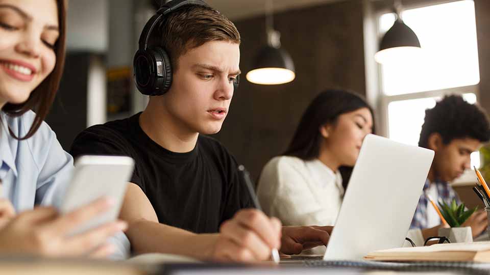 Gjennomgang av økonomiske støtteordninger for utdanningskvalitet og internasjonalisering i Norge