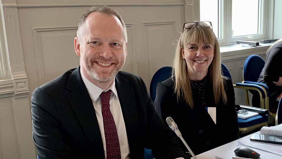 Social- og arbejdsmarkedsminister Guðmundur Ingi Guðbrandsson og Siv Friðleifsdóttir, specialist hos Social- og arbejdsministeriet, på mødet i Stavanger. Social- og arbejdsmarkedsminister Guðmundur Ingi Guðbrandsson og Siv Friðleifsdóttir, specialist hos Social- og arbejdsministeriet, på mødet i Stavanger.