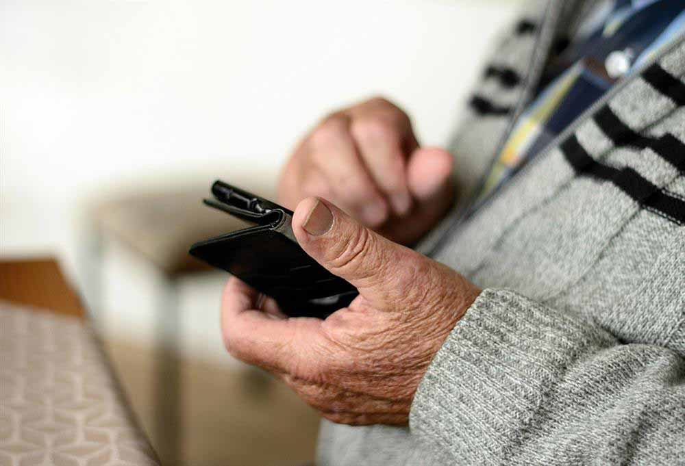 Den digitala tekniken skapar stora klyftor i samhället som bör överbyggas.