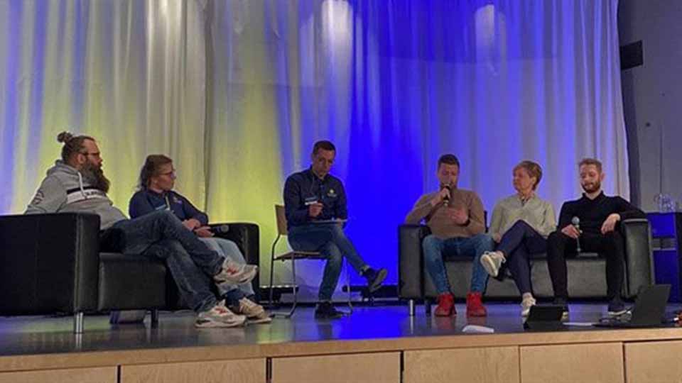 Yrkesutbildare spår framtiden med hjälp av lokala krafter På OptiCareer Day träffar ett fyrtiotal företag blivande arbetskraft på yrkesskolan Optima.