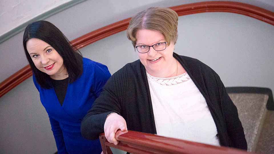Catharina Ekström och Maria Pettersson är två kvinnor mitt i livet som valt att satsa på ett stort och tidskrävande branschbyte. Catharina Ekström och Maria Pettersson är två kvinnor mitt i livet som valt att satsa på ett stort och tidskrävande branschbyte.