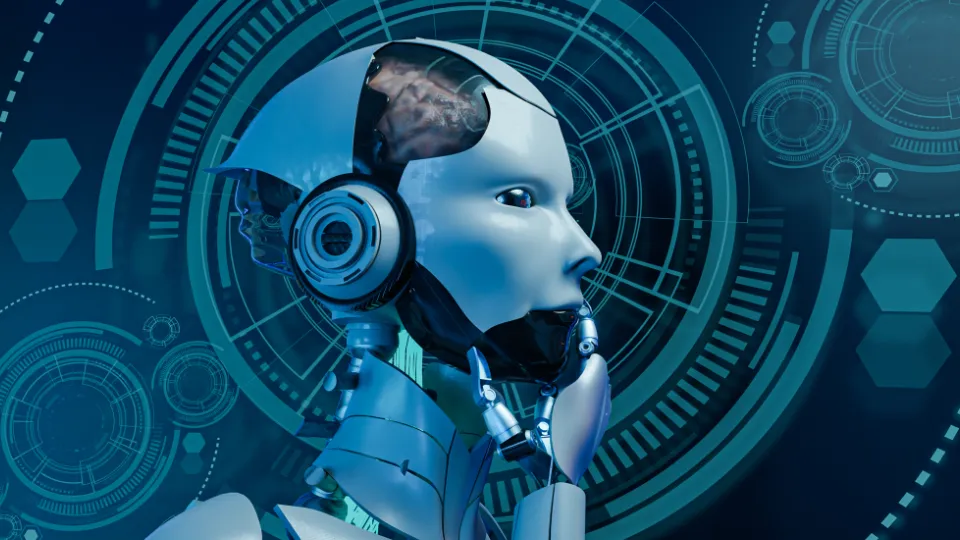Närbild av ett humanoid robot-huvud med en exponerad hjärnsektion mot en bakgrund av futuristiska digitala mönster och teknologiska motiv.